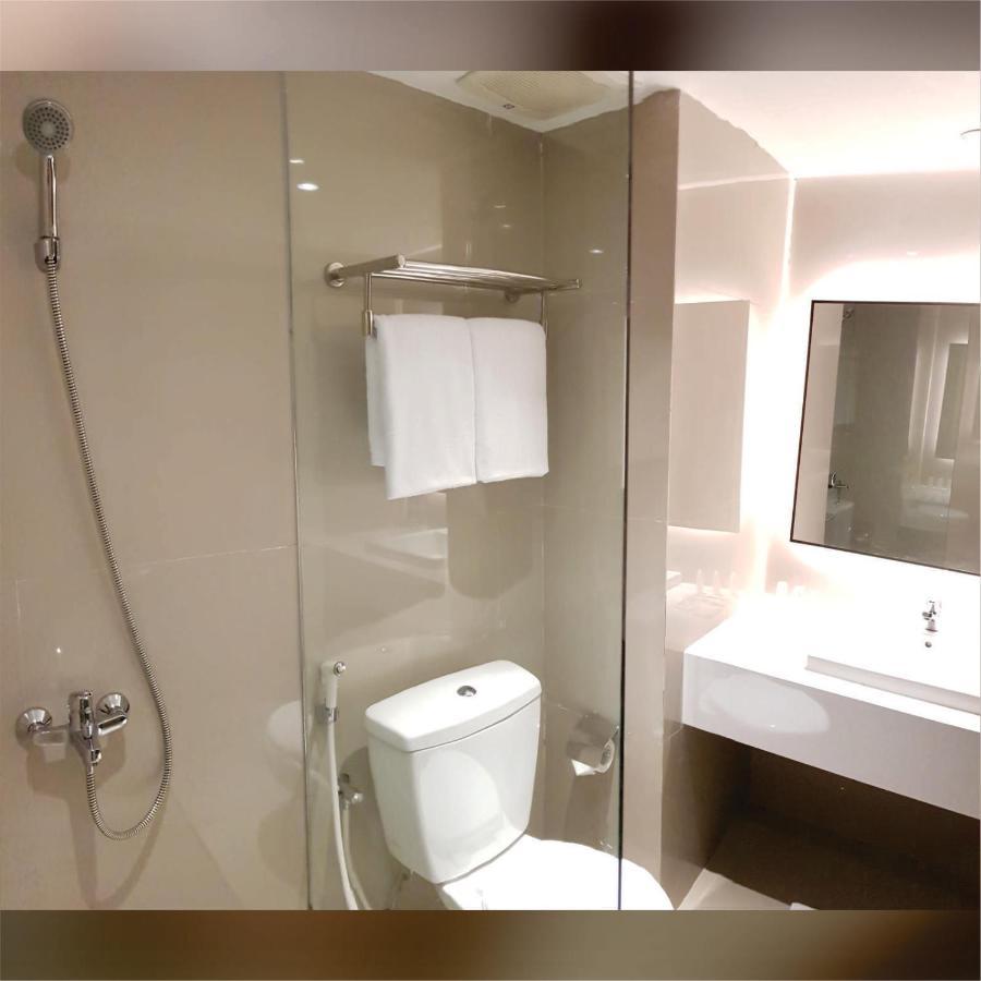 Aimas Hotel And Convention Centre Sorong Buitenkant foto