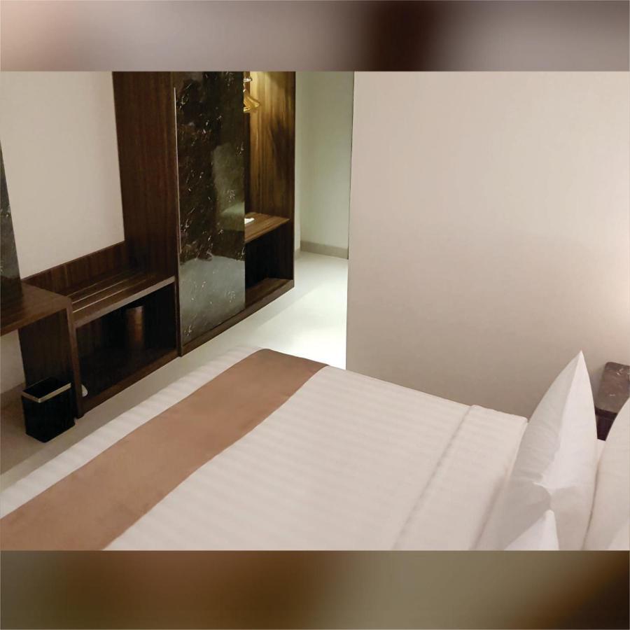Aimas Hotel And Convention Centre Sorong Buitenkant foto